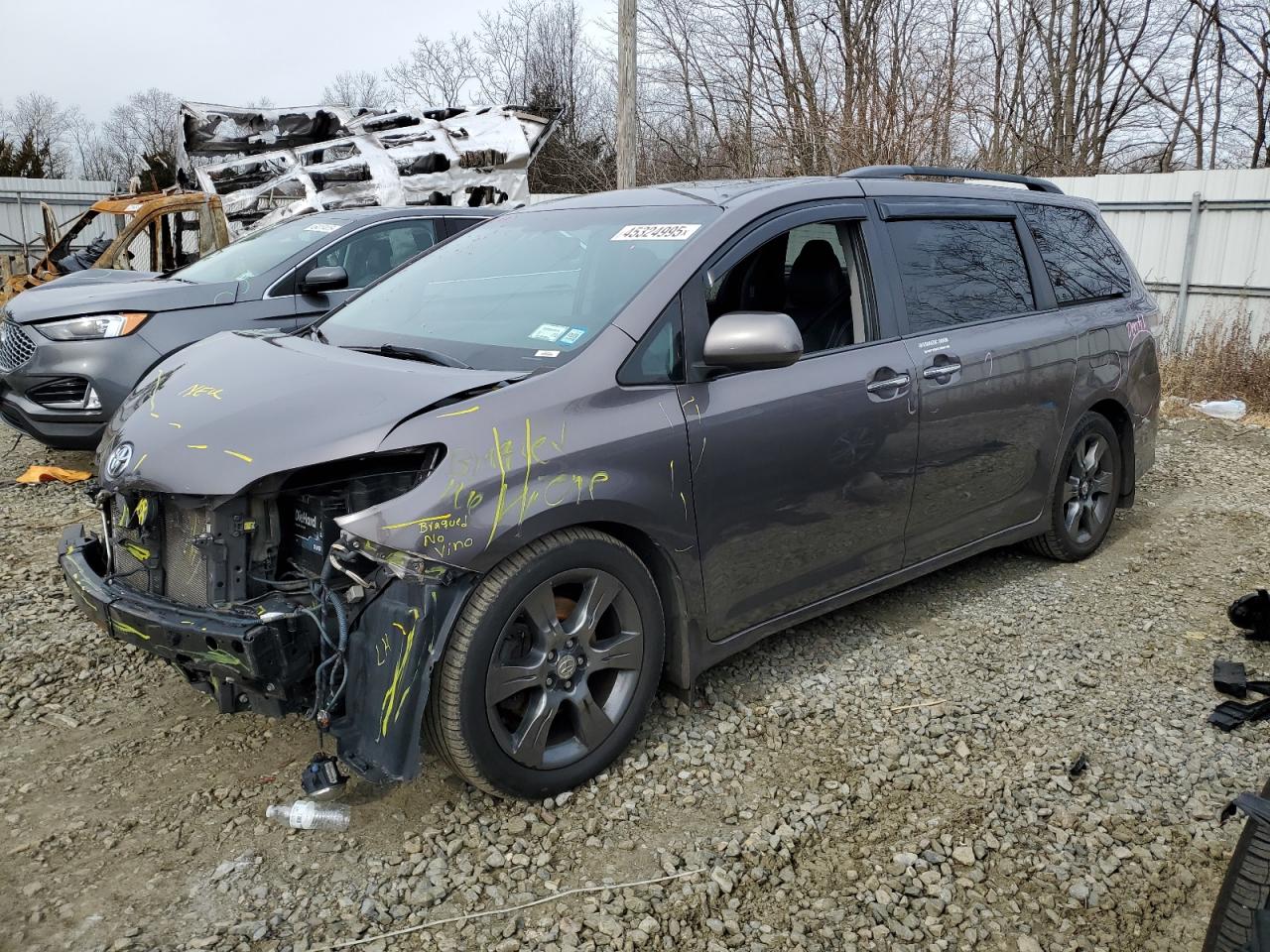 2015 Toyota Sienna - Image 1