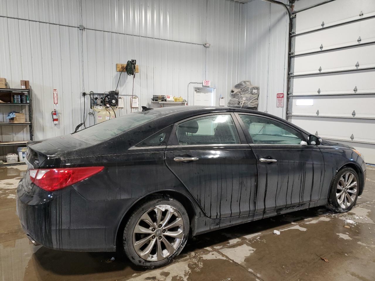 2013 Hyundai Sonata - Image 3