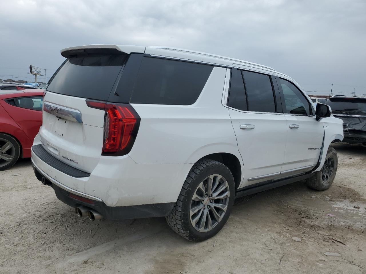2021 GMC Yukon - Image 3