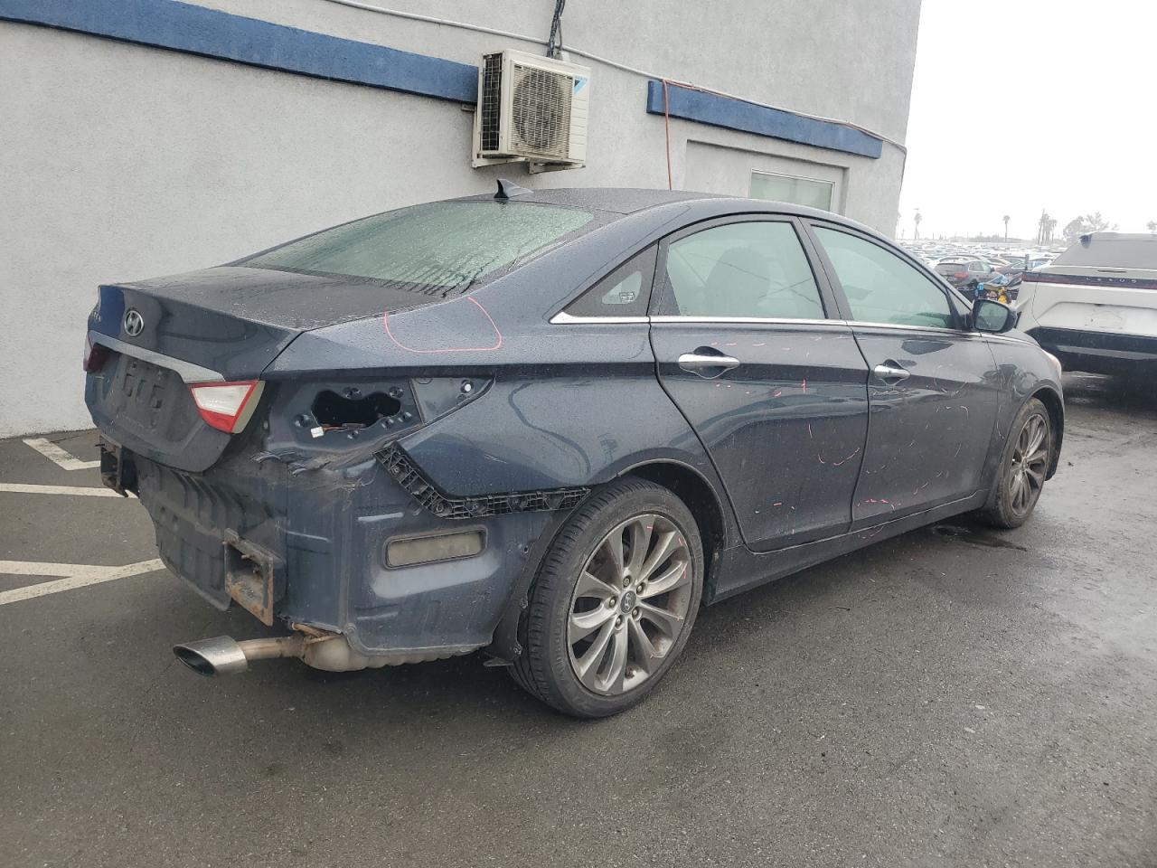 2013 Hyundai Sonata - Image 3