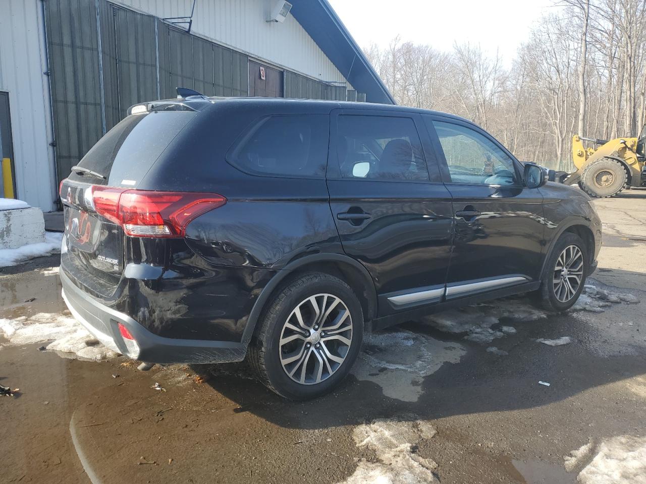 2017 Mitsubishi Outlander - Image 3