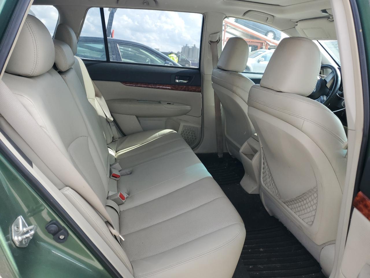 2011 Subaru Outback - Image 12