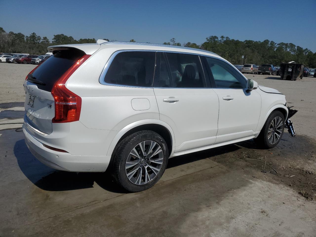 2022 Volvo XC90 - Image 3