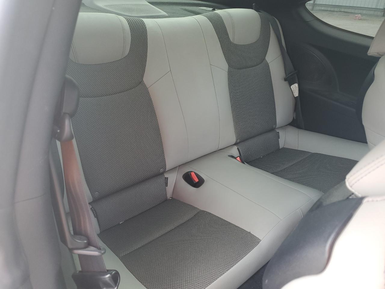 2014 Hyundai Genesis - Image 10