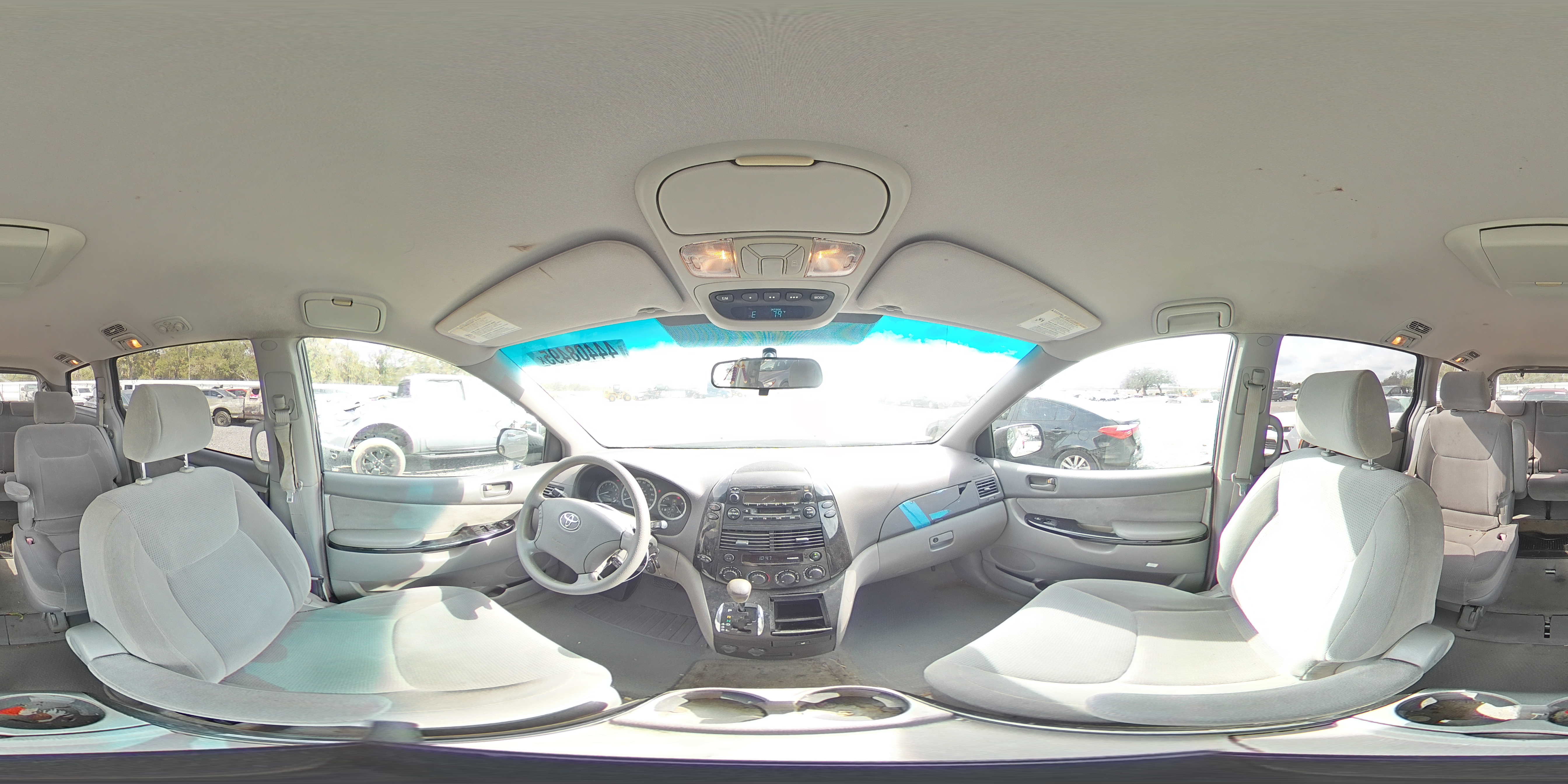 2004 Toyota Sienna - Image 14