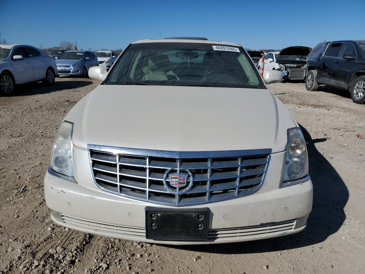 2010 Cadillac DTS - Image 5