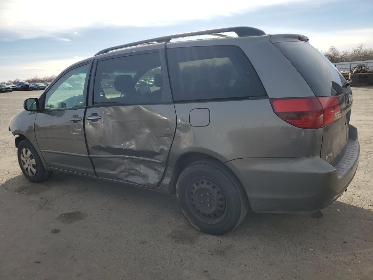 2005 Toyota Sienna - Image 2