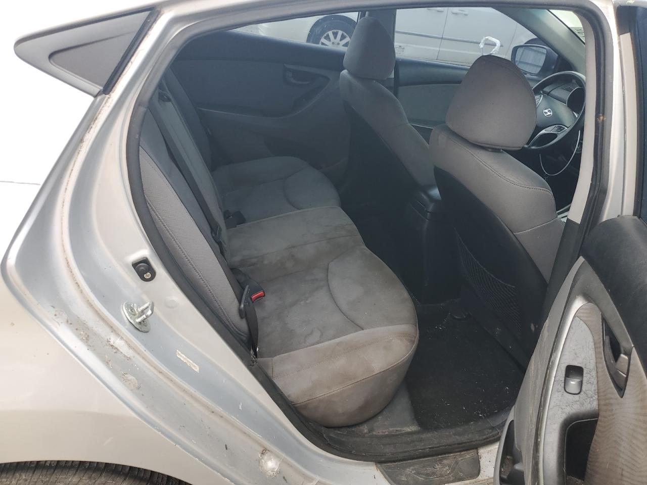 2012 Hyundai Elantra - Image 10