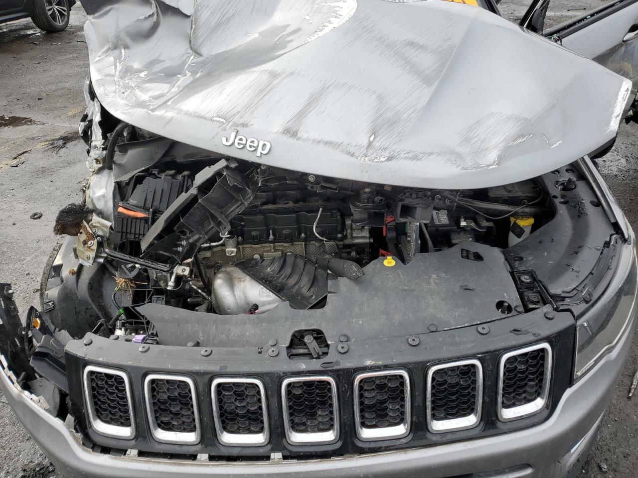 2018 Jeep Compass - Image 13