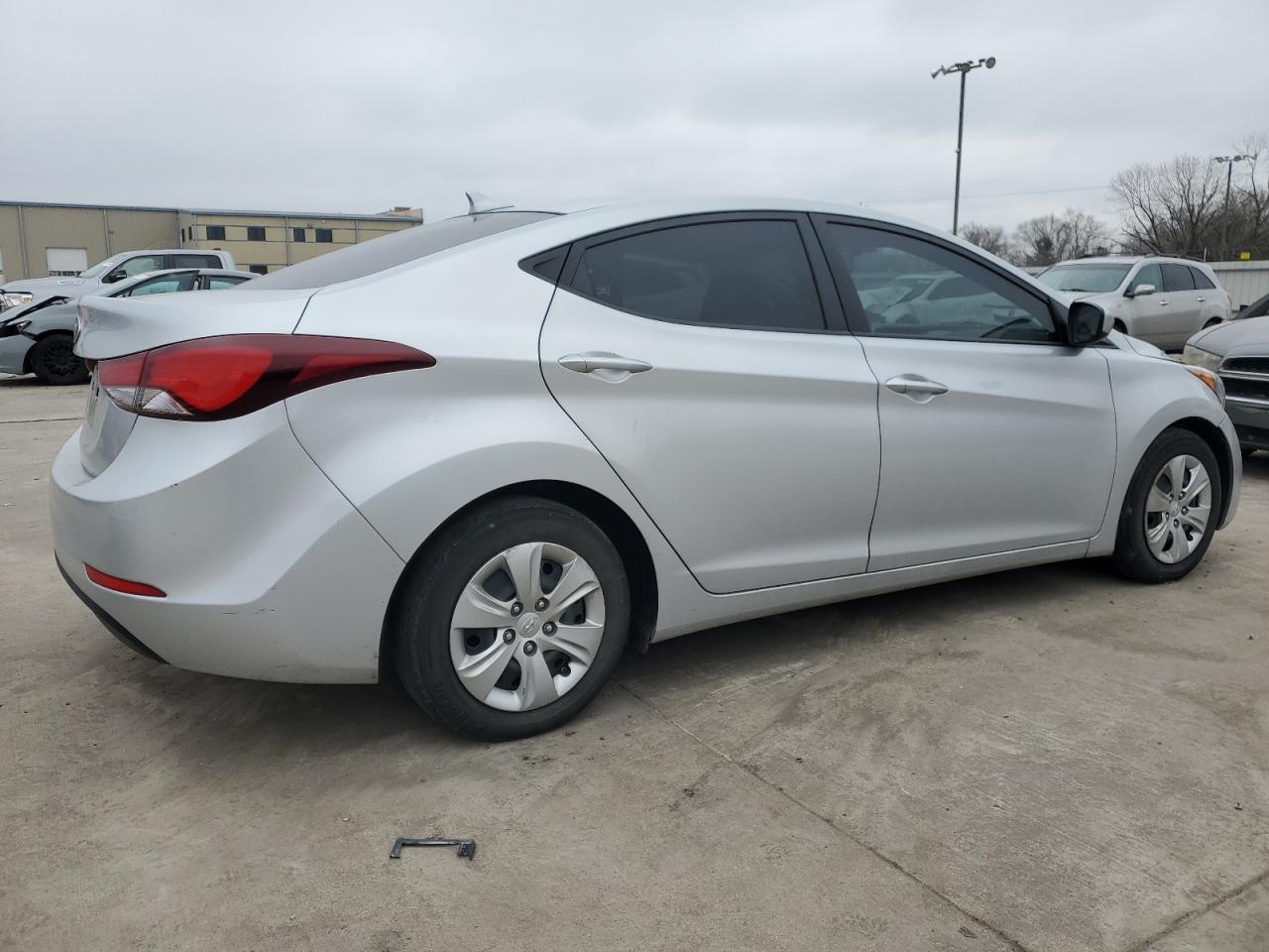 2016 Hyundai Elantra - Image 3