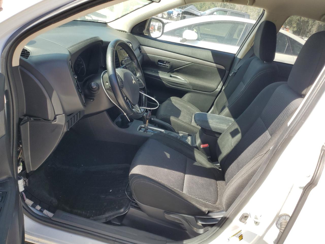 2016 Mitsubishi Outlander - Image 7