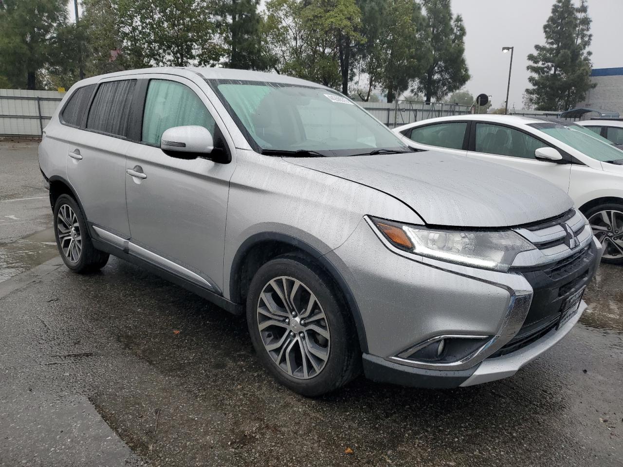 2018 Mitsubishi Outlander - Image 4