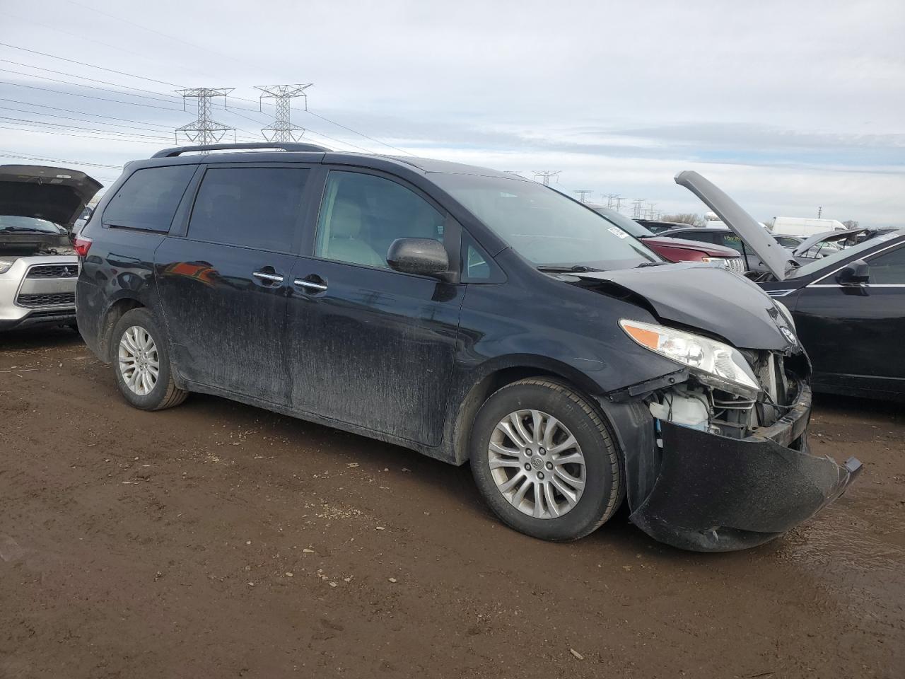 2015 Toyota Sienna - Image 4