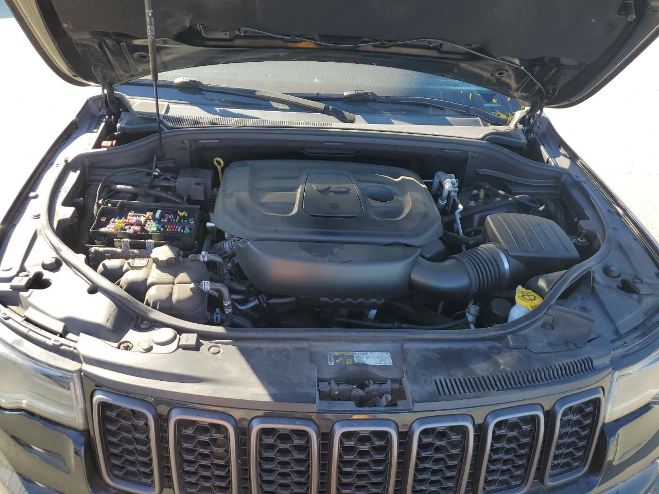 2019 Jeep Grand Cherokee - Image 12