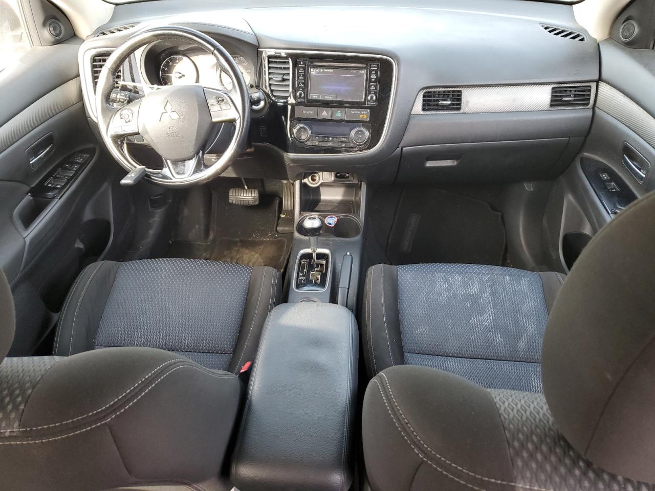 2016 Mitsubishi Outlander - Image 8