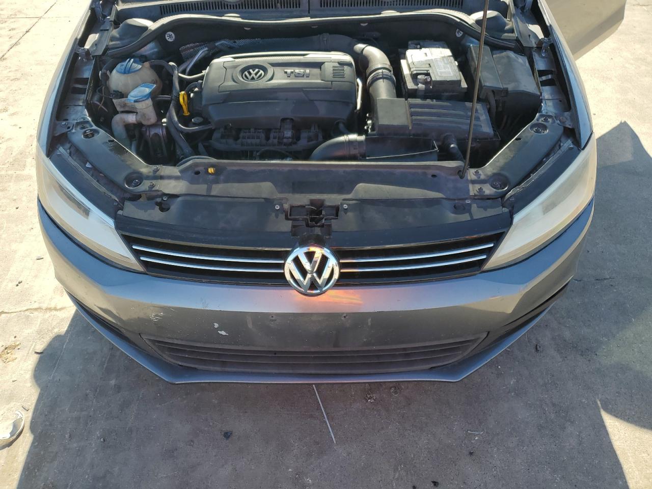 2014 Volkswagen Jetta - Image 11