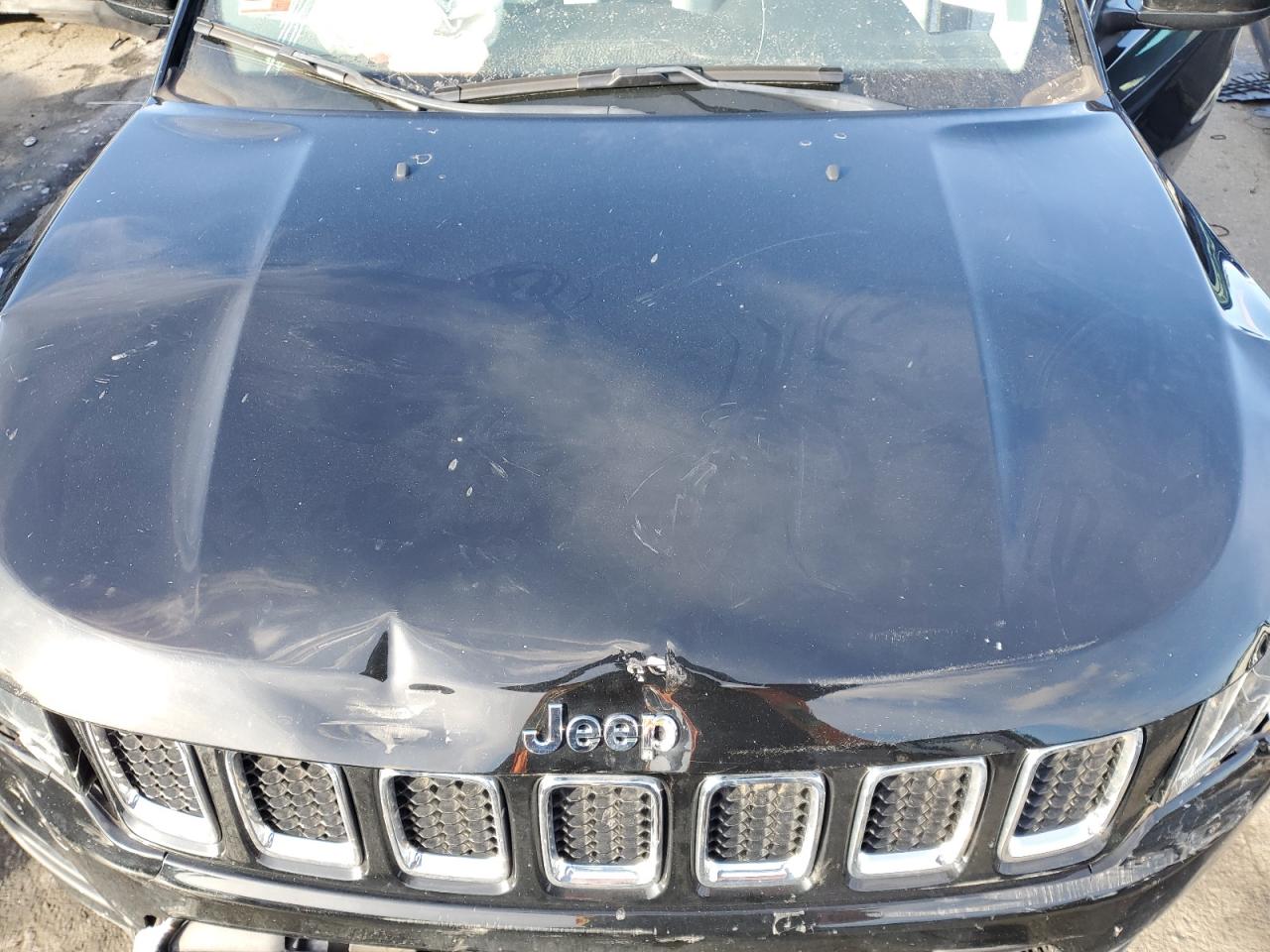 2018 Jeep Compass - Image 12
