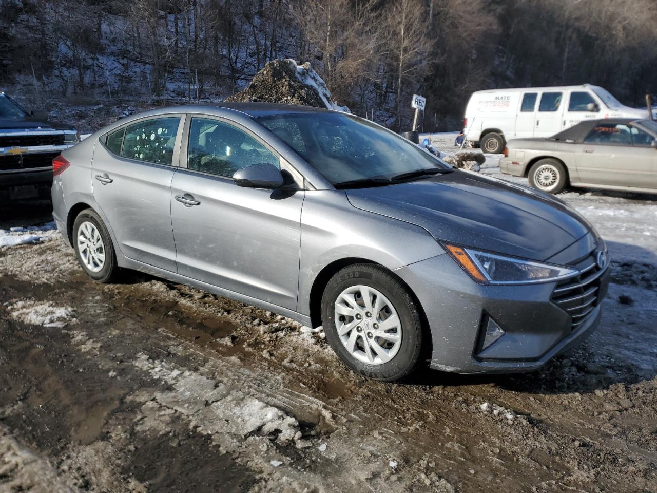 2019 Hyundai Elantra - Image 4