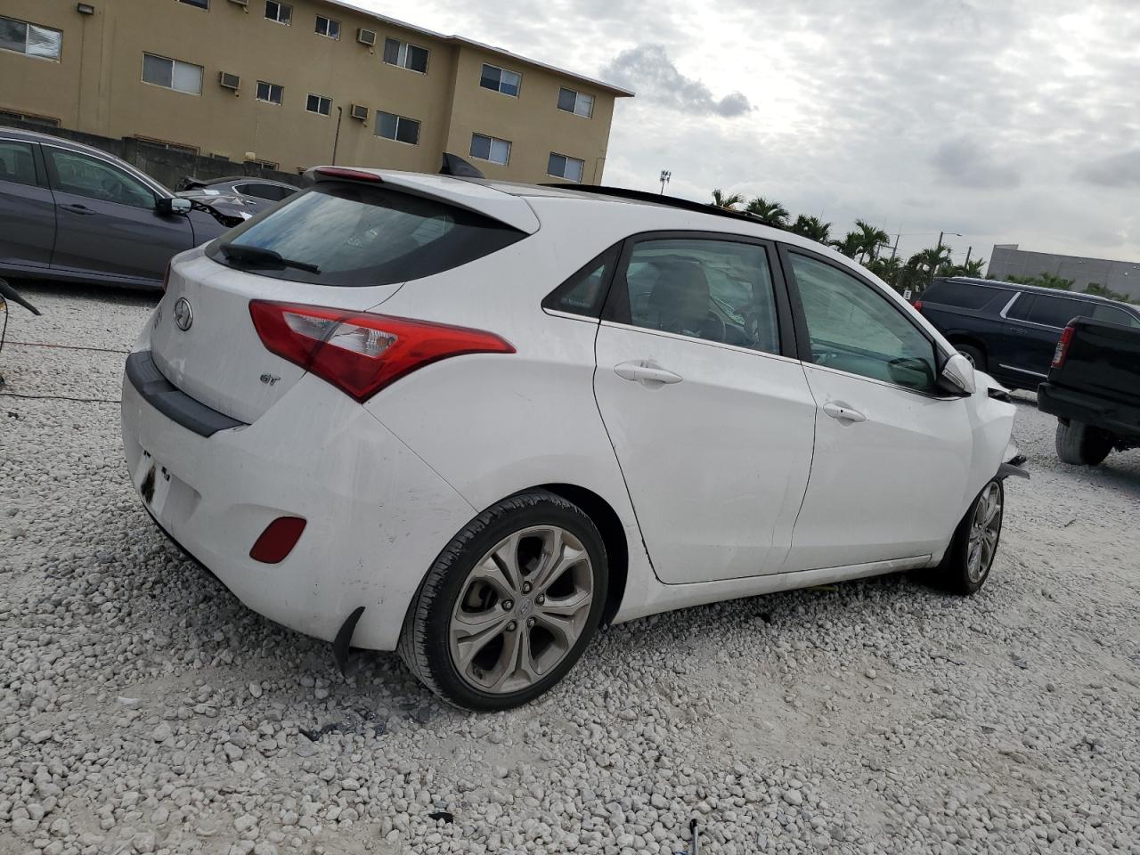 2013 Hyundai Elantra - Image 3
