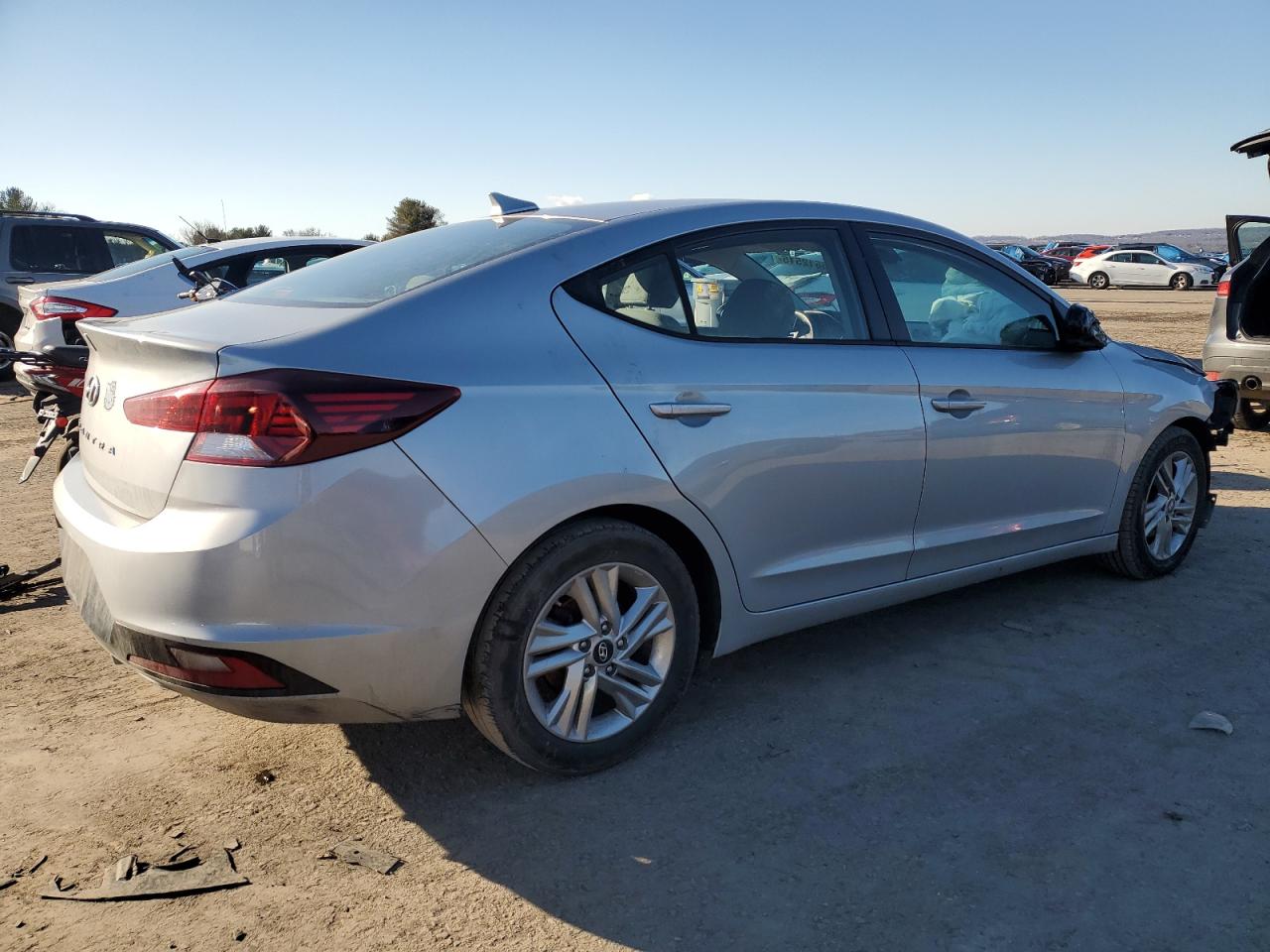 2020 Hyundai Elantra - Image 3