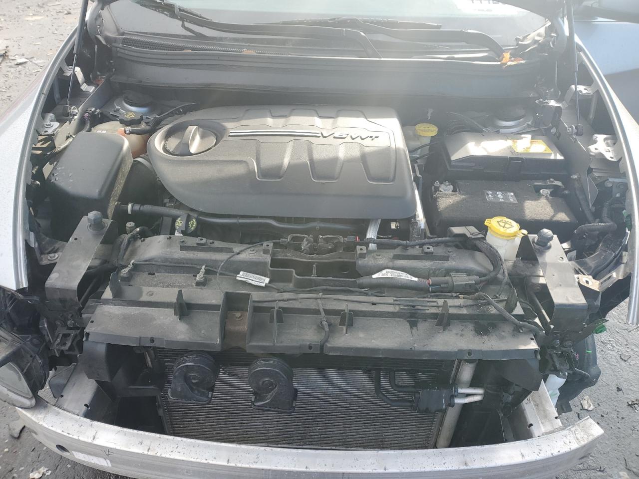 2017 Jeep Grand Cherokee - Image 12