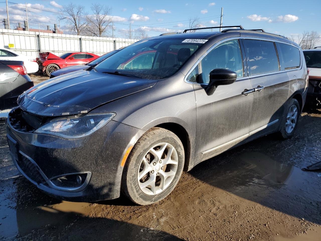 2017 Chrysler Pacifica Touring L na sprzedaż w Lansing, MI - Front End