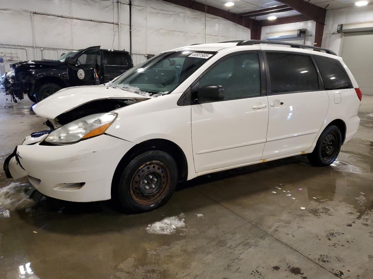 2006 Toyota Sienna - Image 1