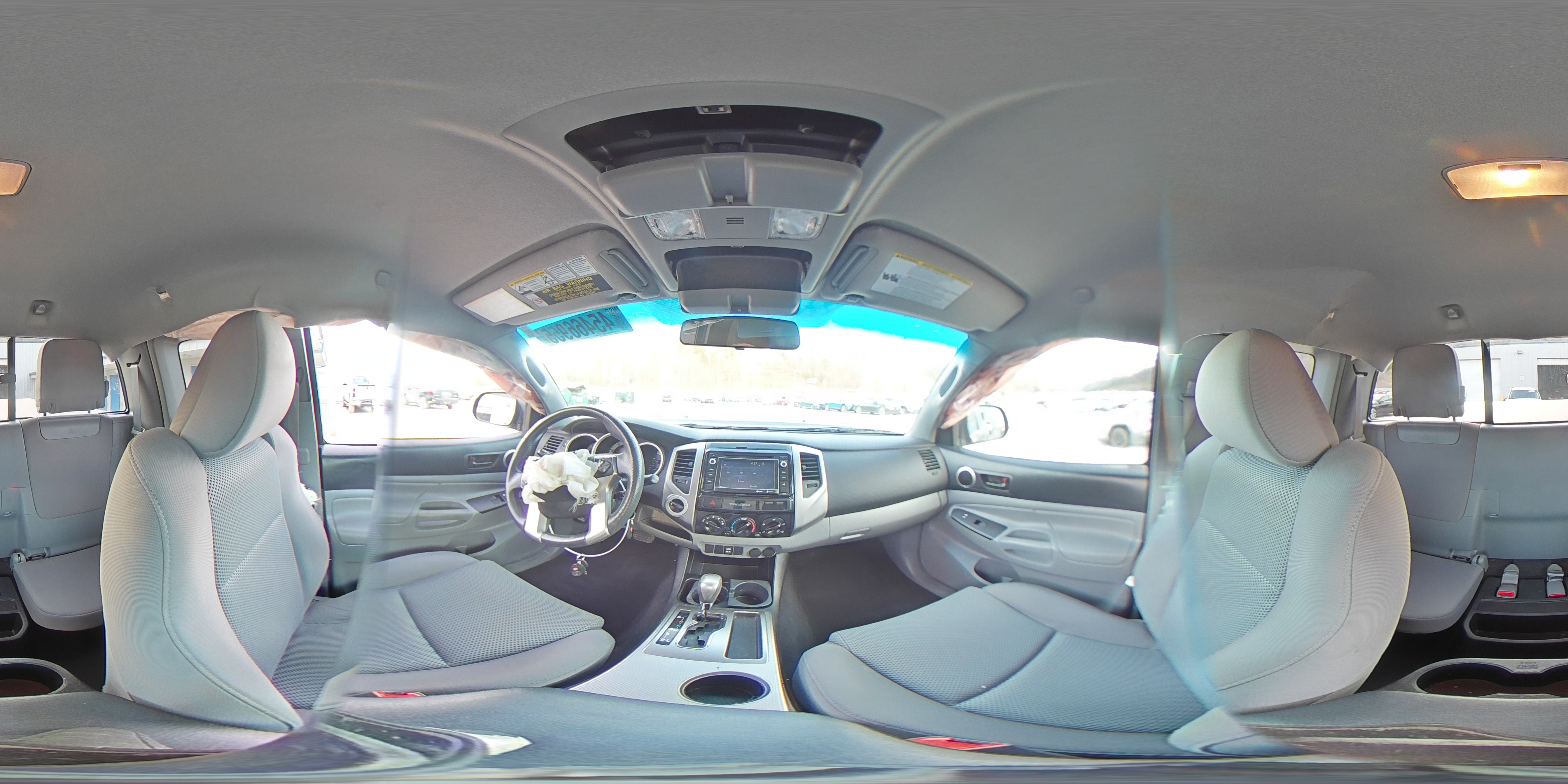 2015 Toyota Tacoma - Image 13
