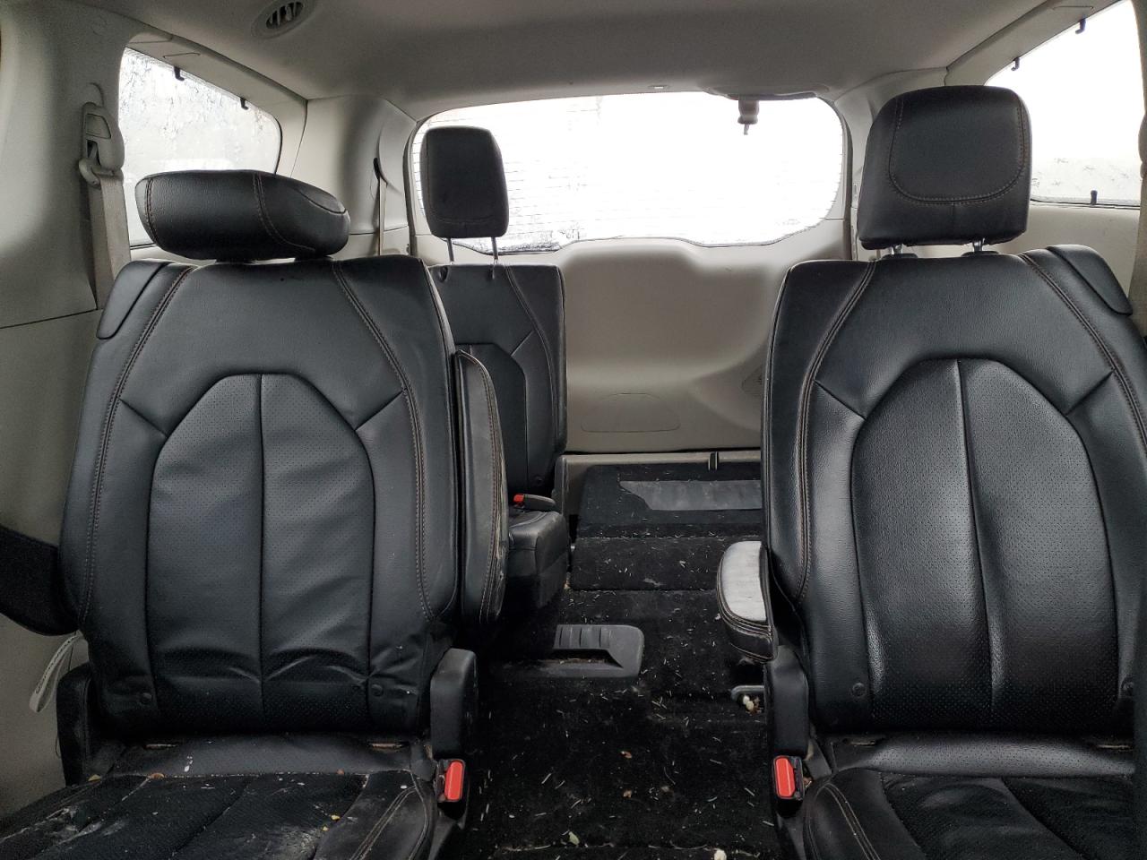 2017 Chrysler Pacifica - Image 10