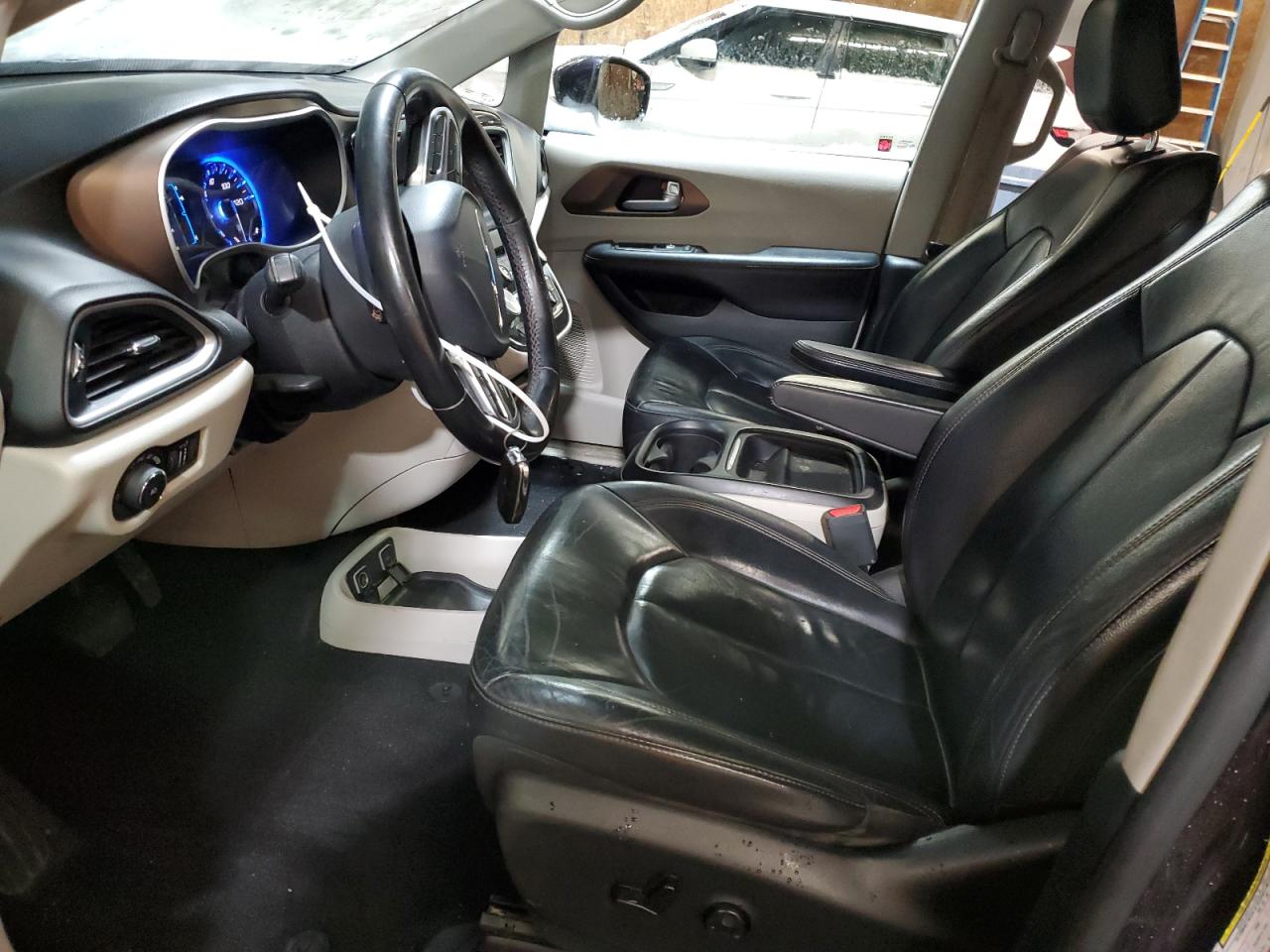 2017 Chrysler Pacifica - Image 7