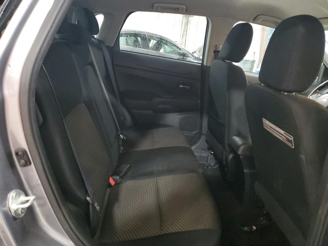 2016 Mitsubishi Outlander - Image 11