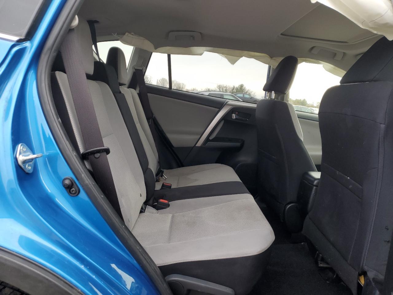 2018 Toyota RAV 4 - Image 11