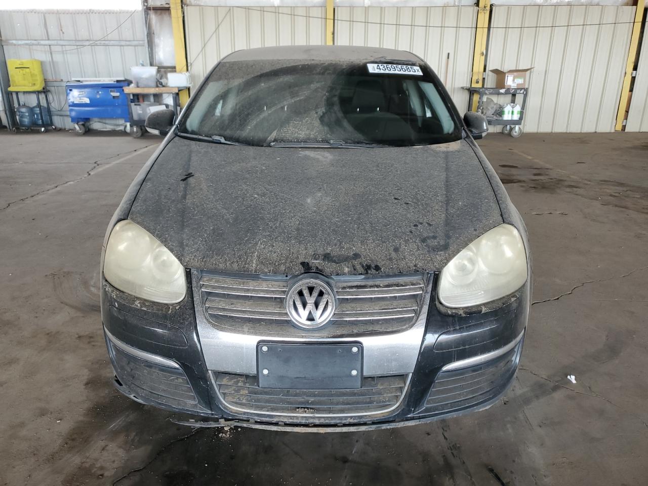 2010 Volkswagen Jetta - Image 5