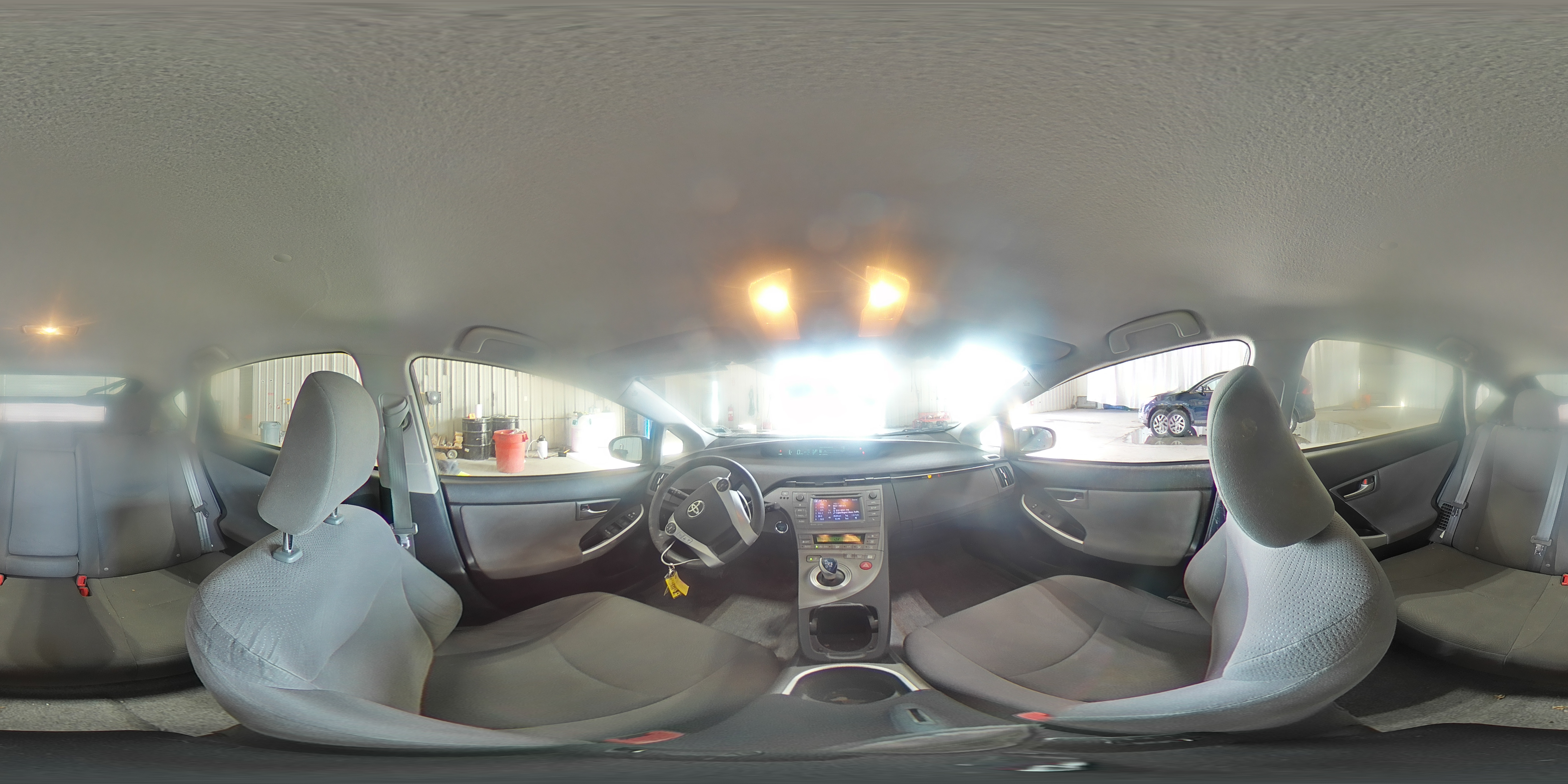 2013 Toyota Prius - Image 16