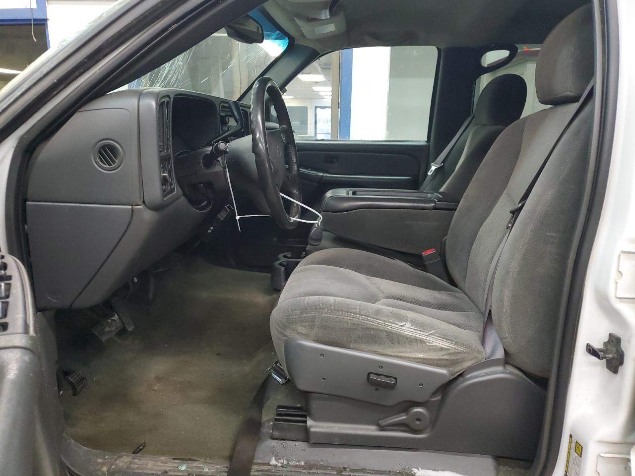 2004 Chevrolet Silverado - Image 7
