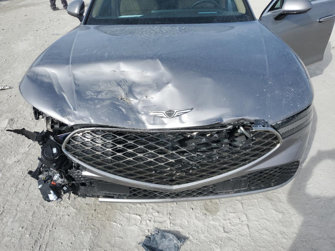 2024 Genesis G90 - Image 11