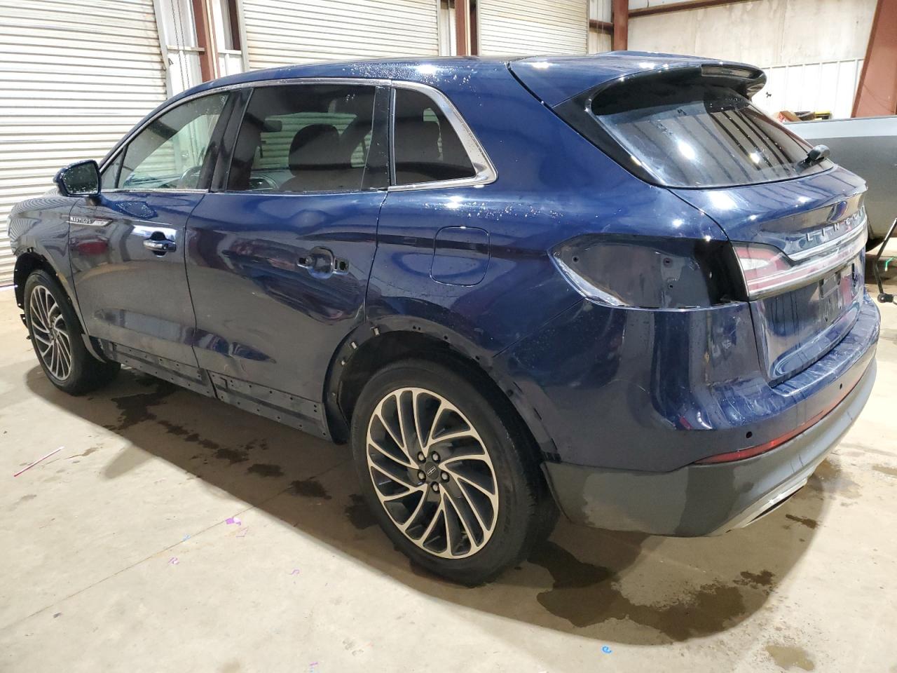 2019 Lincoln Nautilus - Image 2