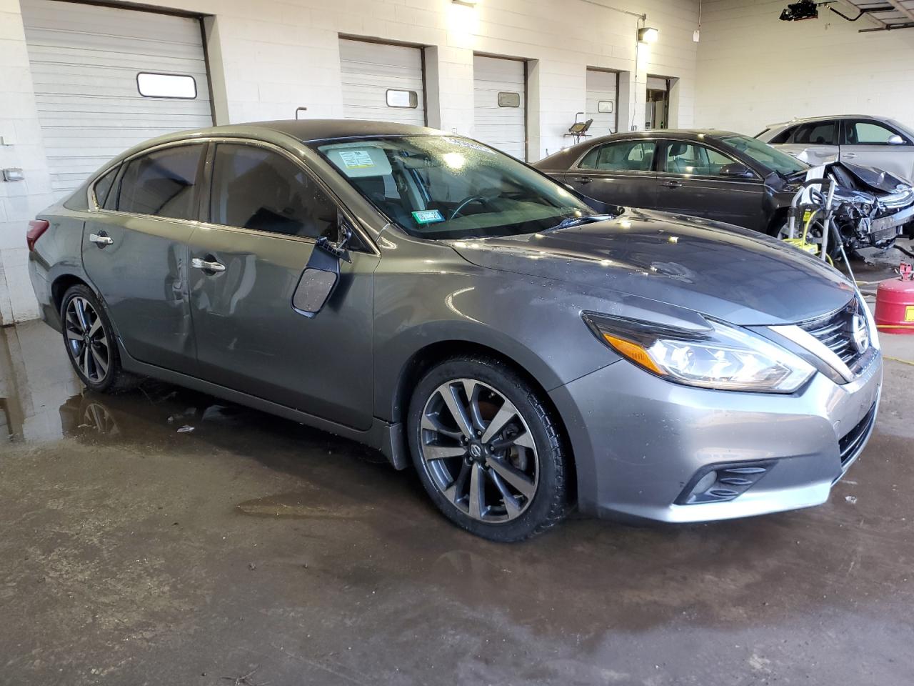 2017 Nissan Altima - Image 4