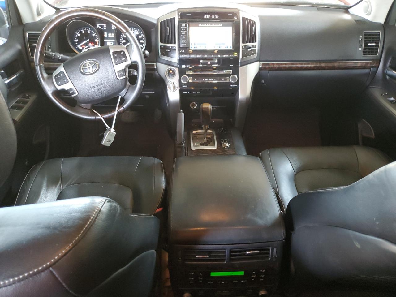 2015 Toyota Land Cruiser - Image 8