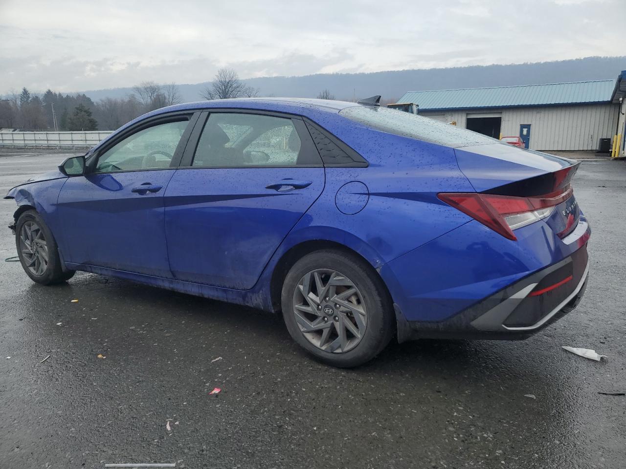 2024 Hyundai Elantra - Image 2