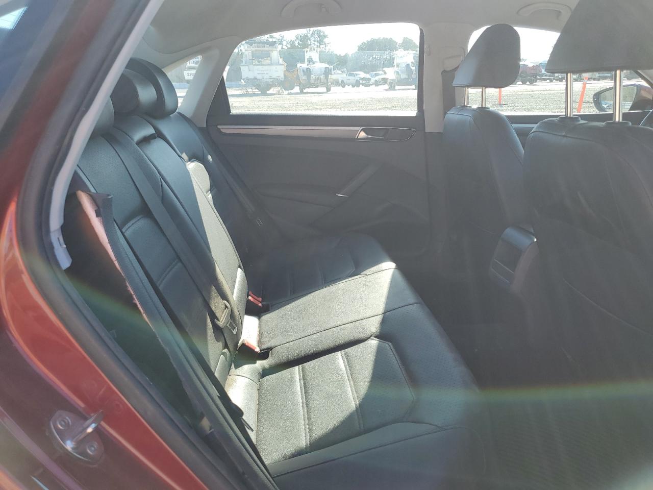 2018 Volkswagen Passat - Image 10