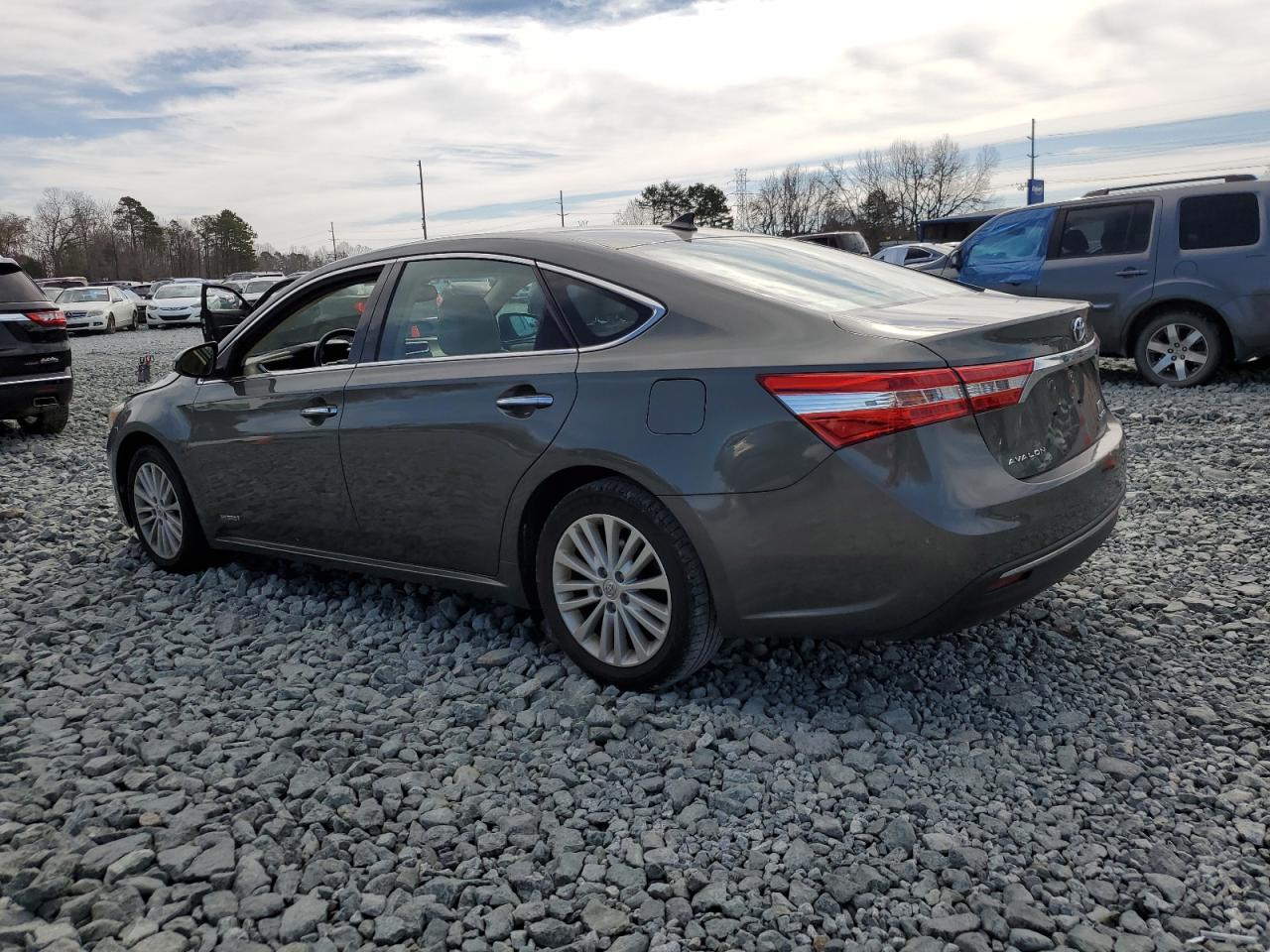 2014 Toyota Avalon - Image 2