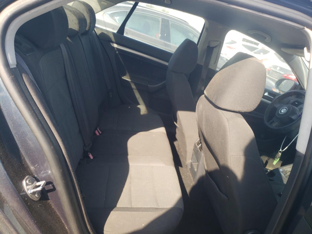 2010 Volkswagen Jetta - Image 10