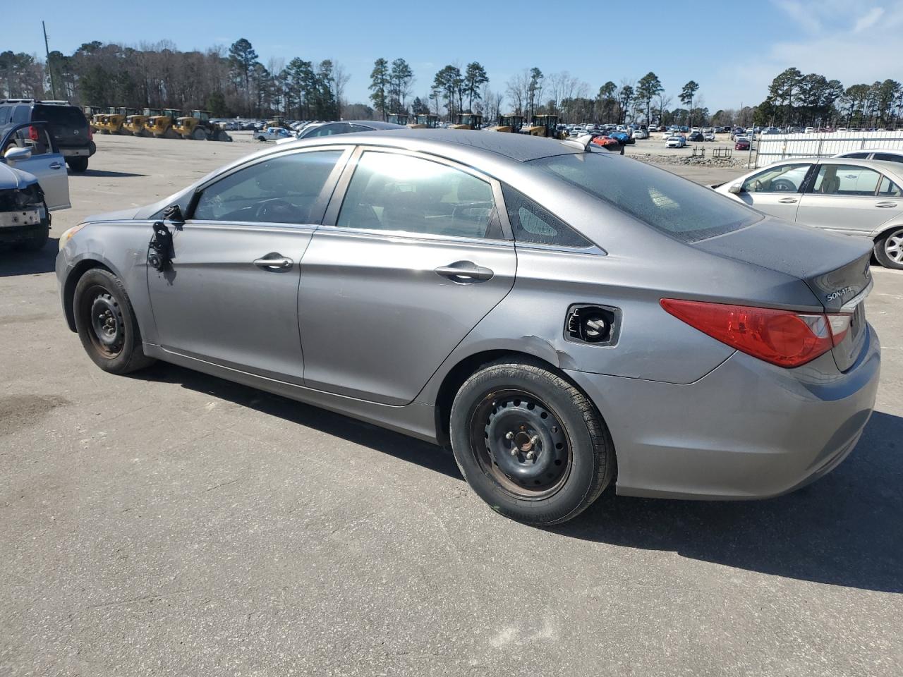 2011 Hyundai Sonata - Image 2