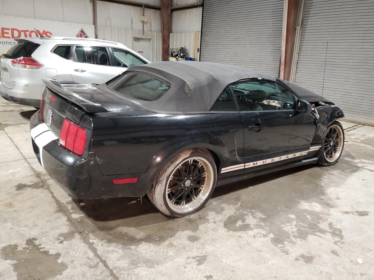 2005 Ford Mustang - Image 3