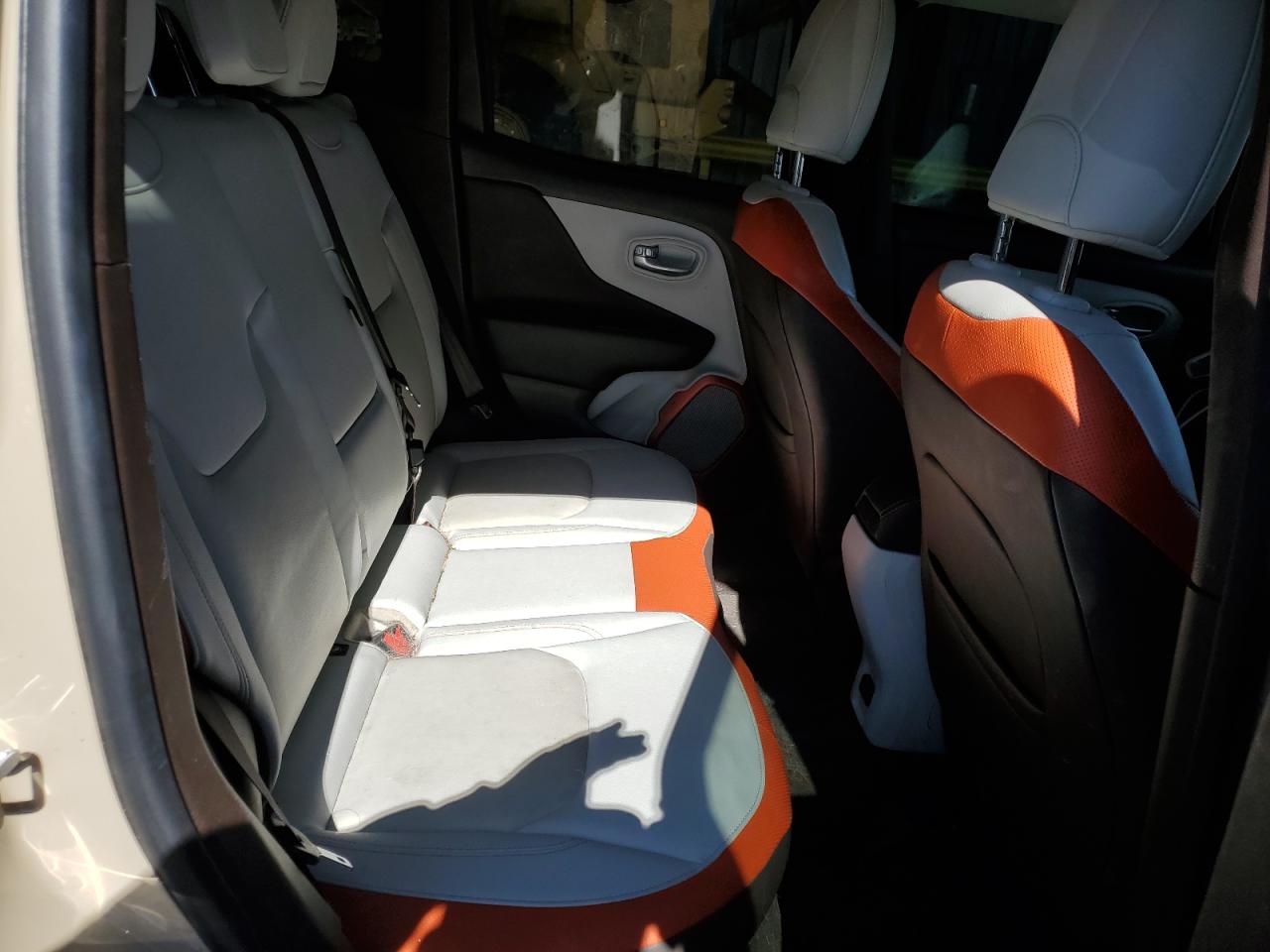 2016 Jeep Renegade - Image 11