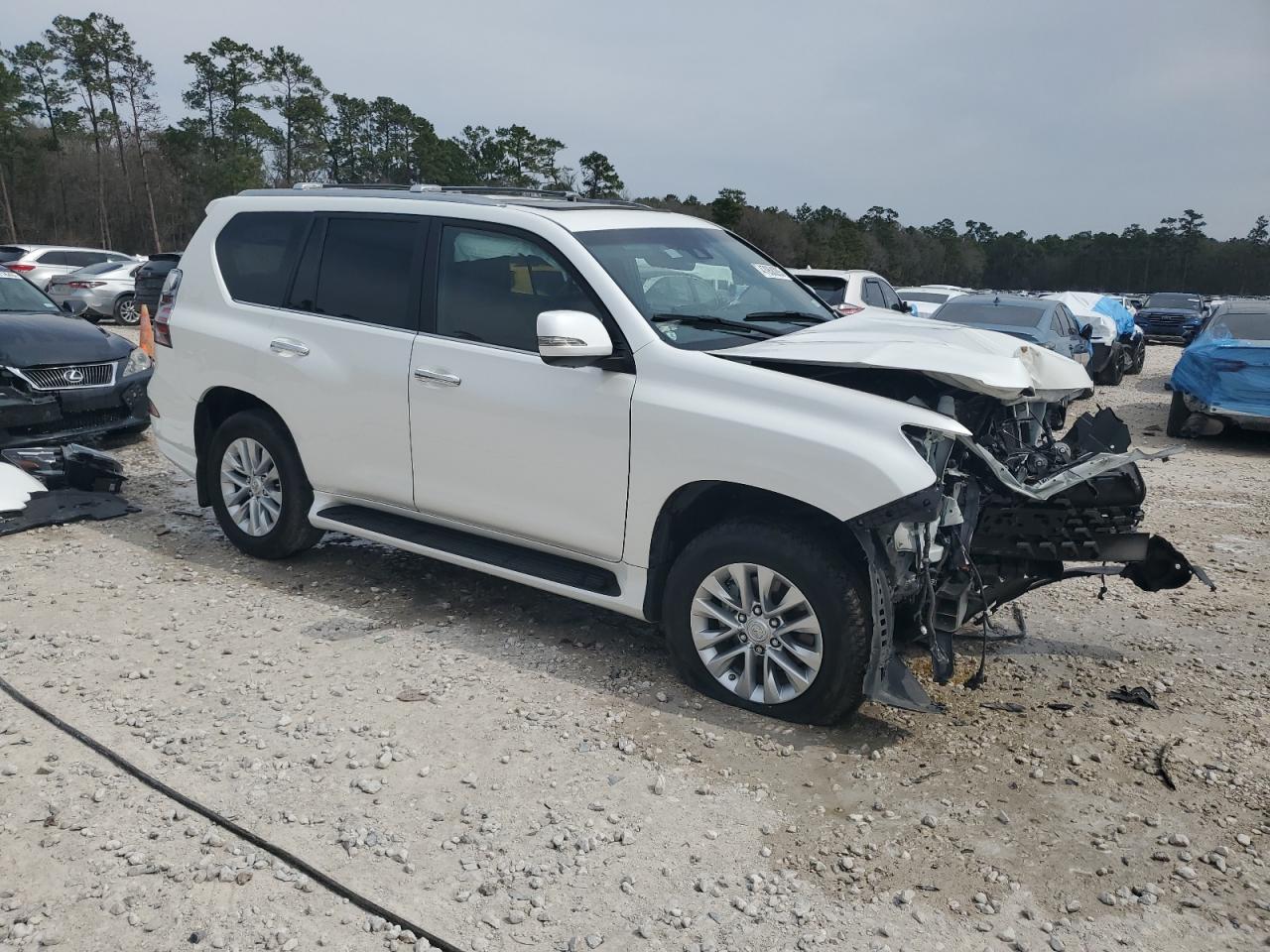 2022 Lexus GX - Image 4