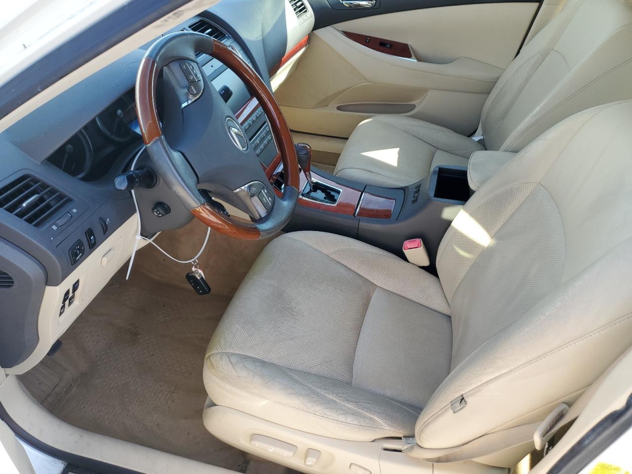 2011 Lexus ES - Image 7