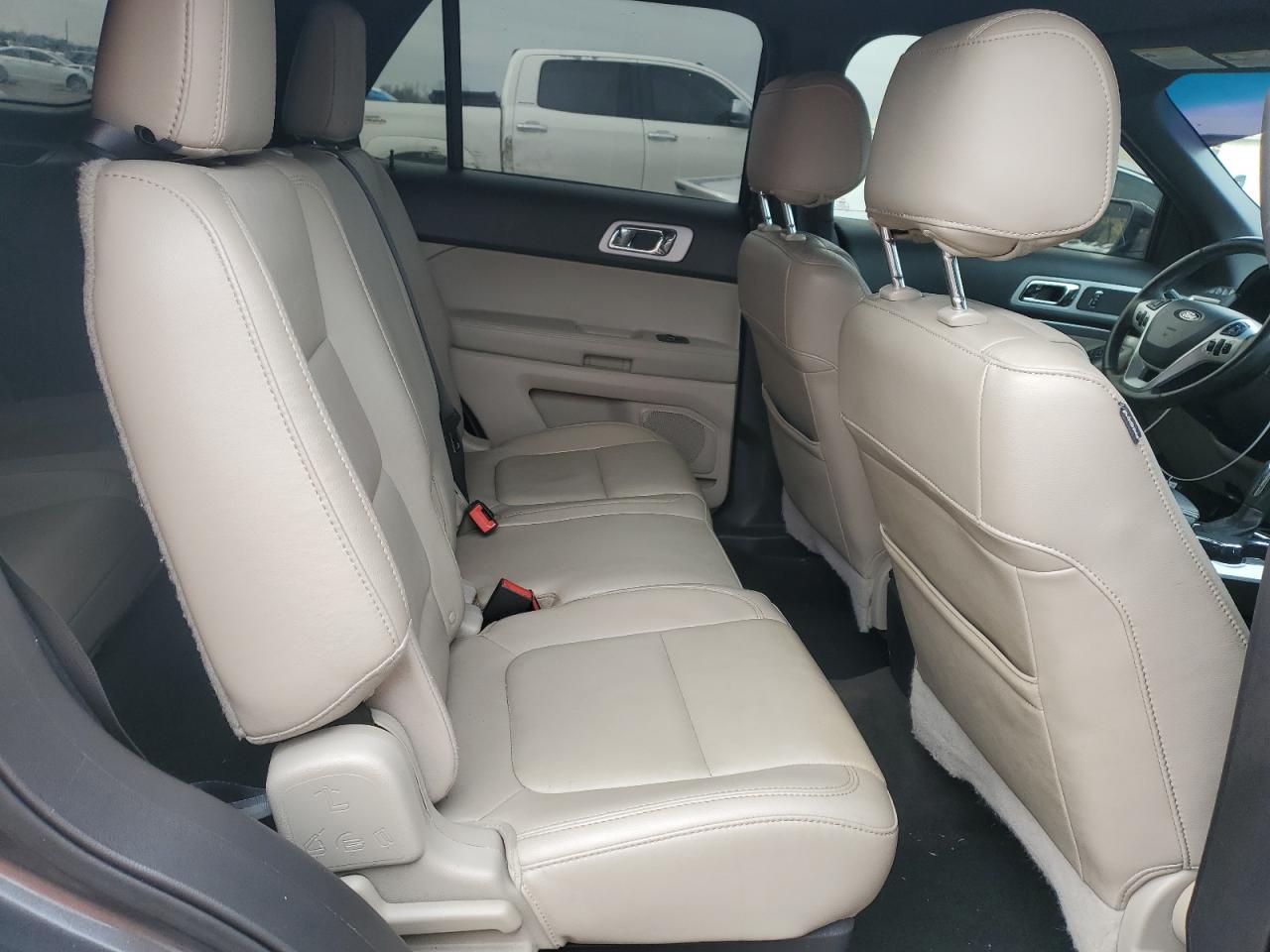 2015 Ford Explorer - Image 11