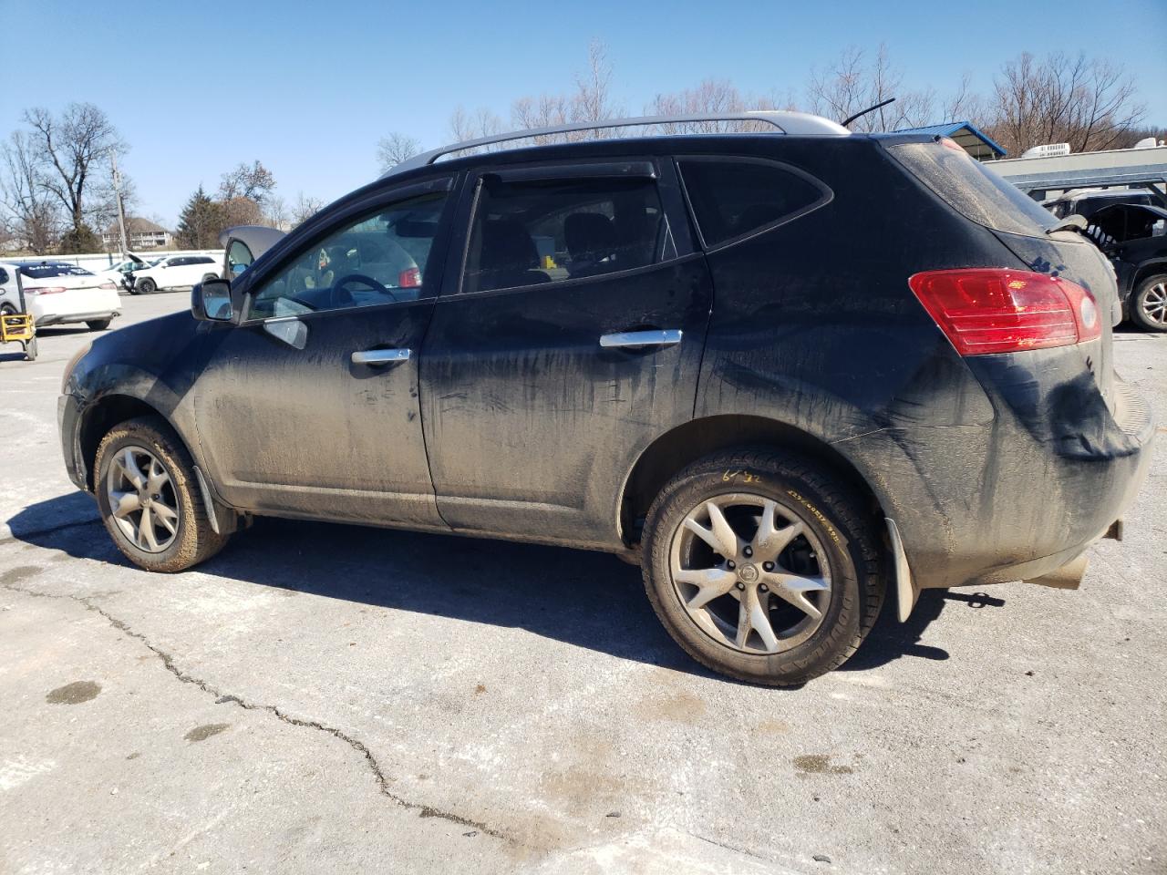 2010 Nissan Rogue - Image 2